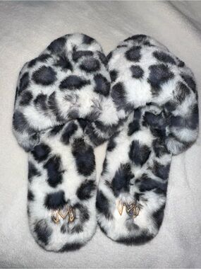 Plush Leopard-Print Faux Fur Slide Slippers - Gray & White